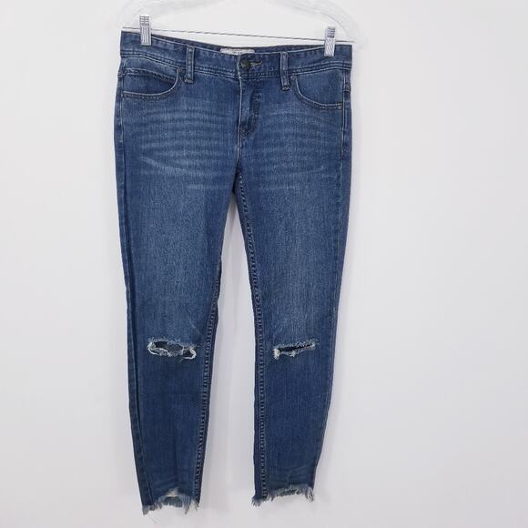 Free People Denim - Free People Mid rise Ripped Knee Frayed Hem Crop